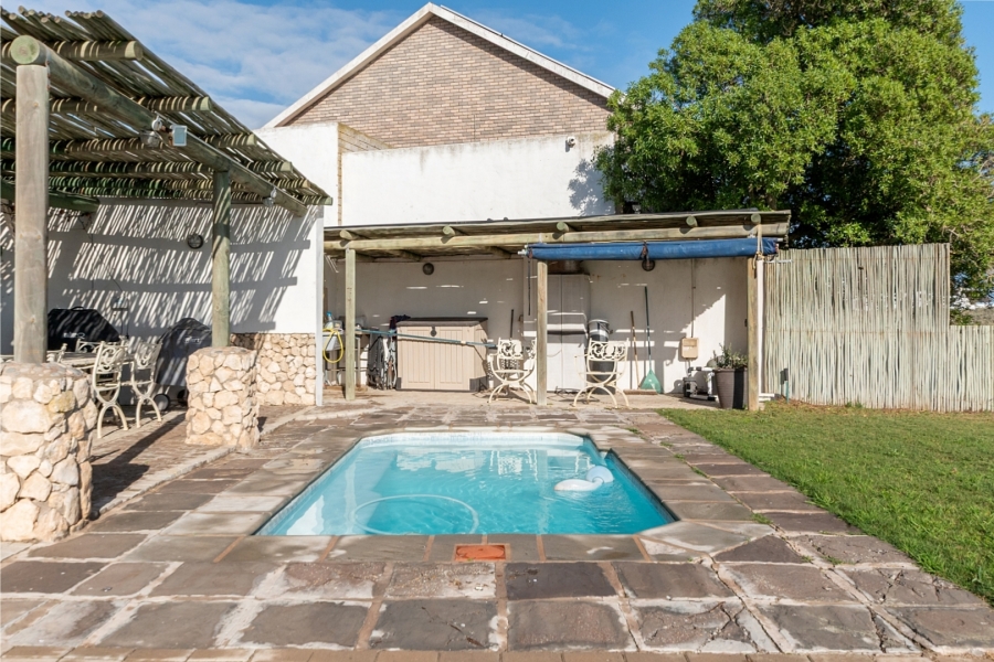 5 Bedroom Property for Sale in Duyker Eiland Western Cape